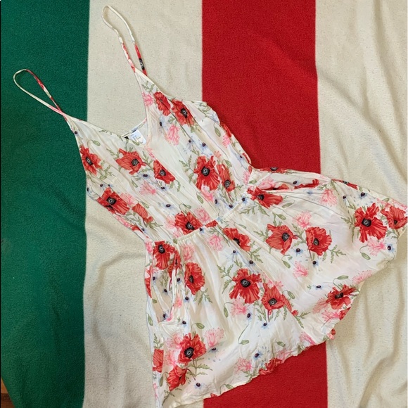 Floral romper 🌸 ☀️ - Picture 2 of 6